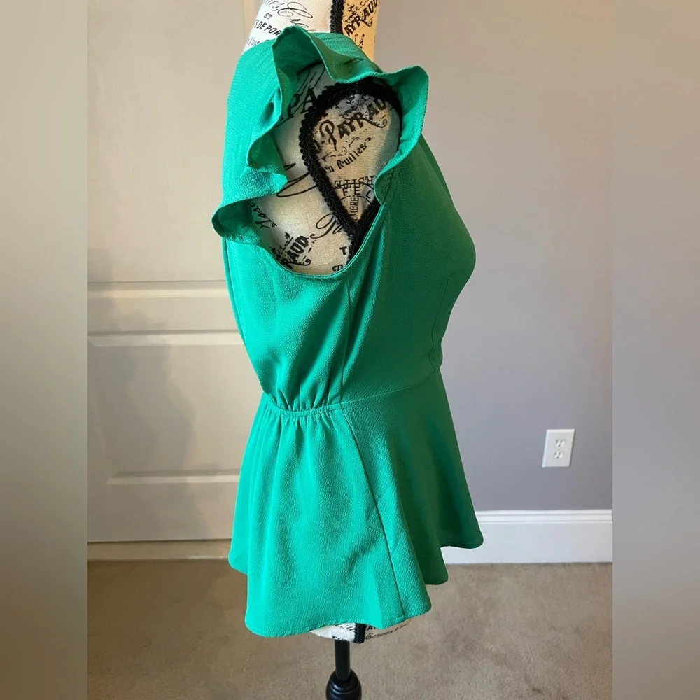 🦜 MONTEAU- Stunning Green Ladies Top.                     Bag 113 - Picture 3 of 9